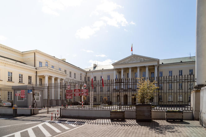 Tyle można zarobić w stołecznym ratuszu. Niektórzy mają wypłatę wyższą niż Trzaskowski!