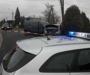 Wypadek w Knyszenie. Samochód uderzył w słup energetyczny [ZDJĘCIA]