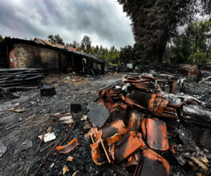Spalił stodołę matki, bo wyrzuciła go z domu! Straty idą w setki tysięcy