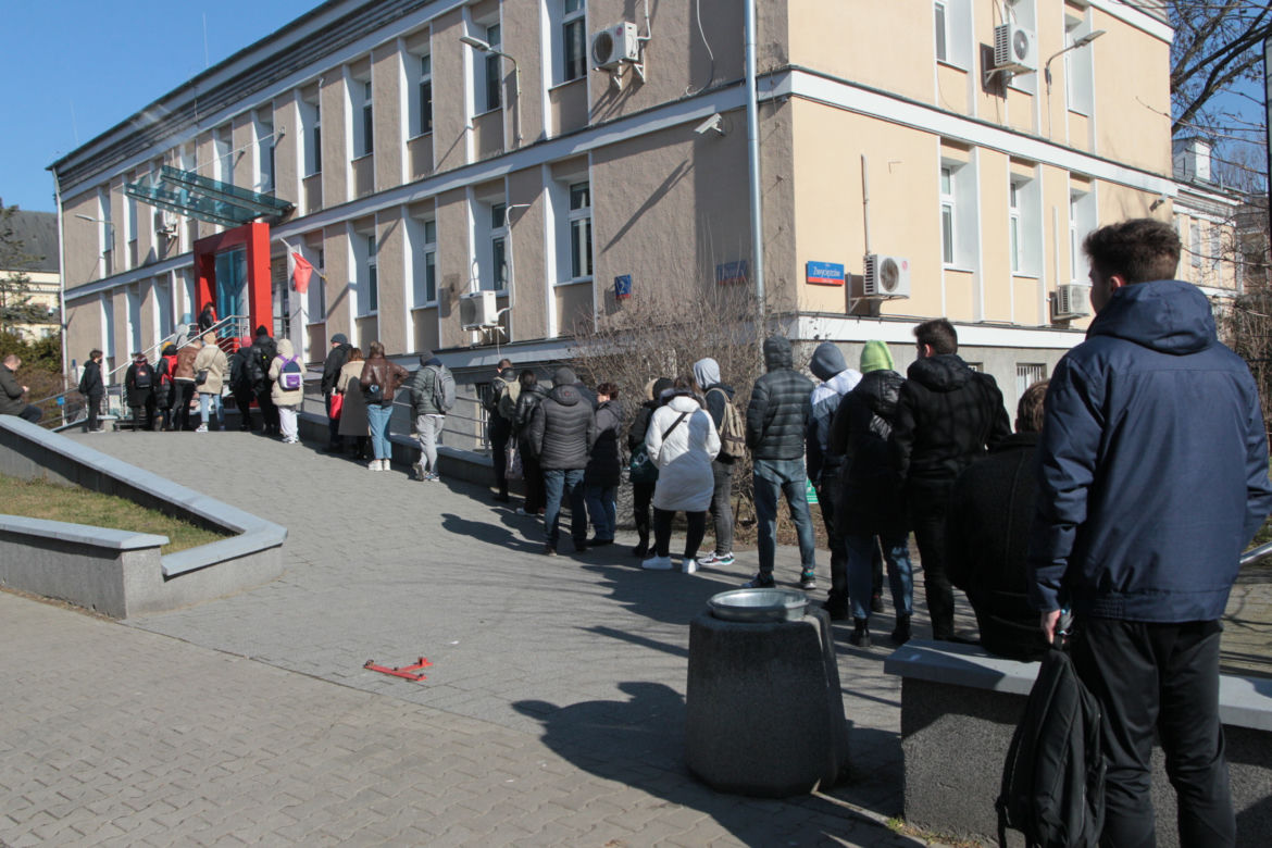 Olbrzymie kolejki przed centrum krwiodawstwa. Polacy oddają krew na potęgę!
