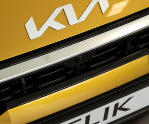 DELIK – DEALER ROKU 2025 POLECA – NAJNOWSZA KIA K4!