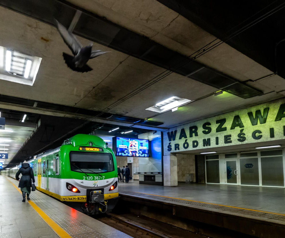 Poranne utrudnienia na kolei w Warszawie. Opóźnienia i odwołania w centrum