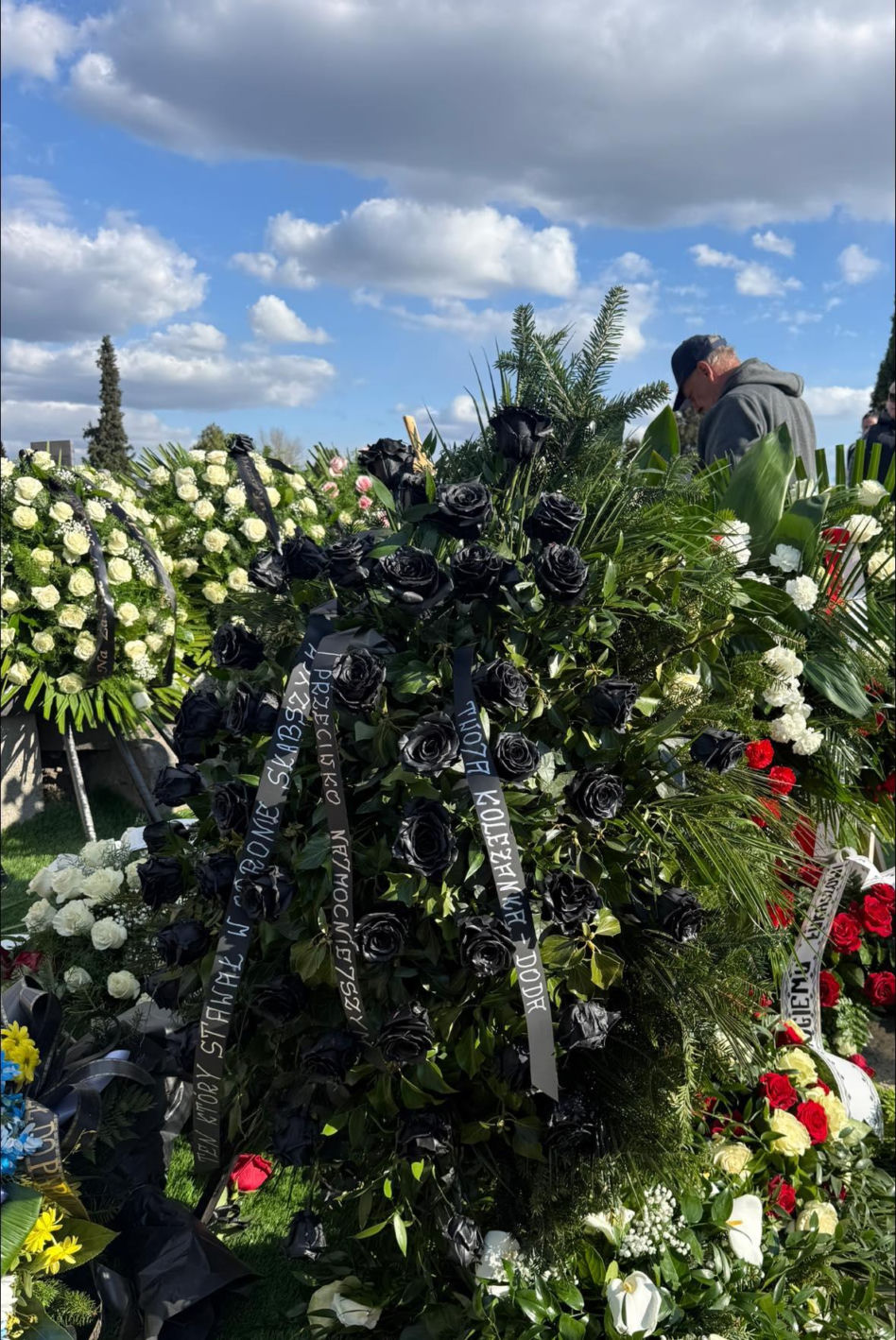 Wieniec, jaki Doda złożyła na grobie Łukasza Litewki
