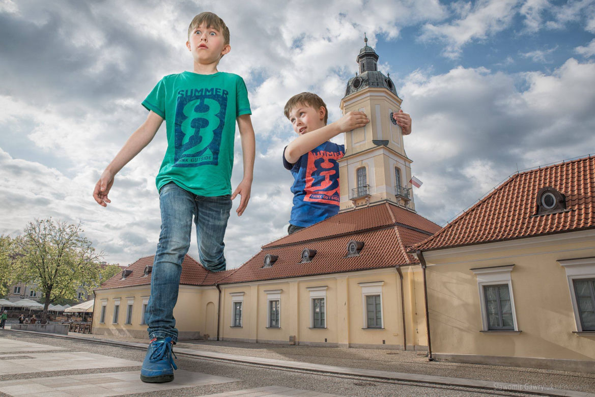 Białystok na świetnych grafikach Sławomira Gawryluka. Olbrzymy na Rynku Kościuszki, nożyce przecinające asfalt, kanał w centrum miasta