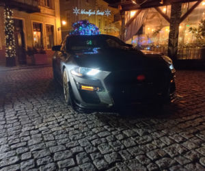 Świąteczny Zlot Amerykańskich Samochodów na Rynku w Lesznie