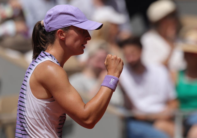 Kiedy gra Iga Świątek z Martą Kostiuk? Znamy godzinę meczu w Roland Garros!