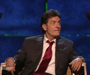 Charlie Sheen jest zniesmaczony Ashtonem Kutcherem w Dwóch i pół