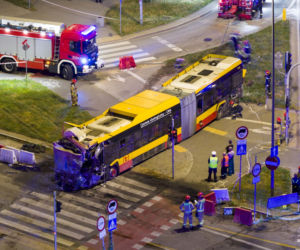 Autobus miejski wjechał w przejście podziemne przy Dworcu Zachodnim