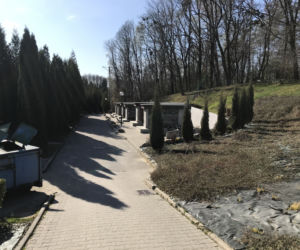 Ten cmentarz na Śląsku jest otwarty. Mieszkańcy odwiedzają groby bliskich