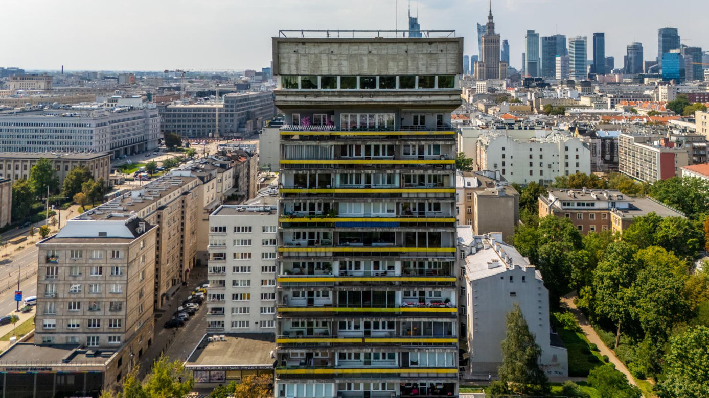 Młotek przy ul. Smolnej 8 w Warszawie