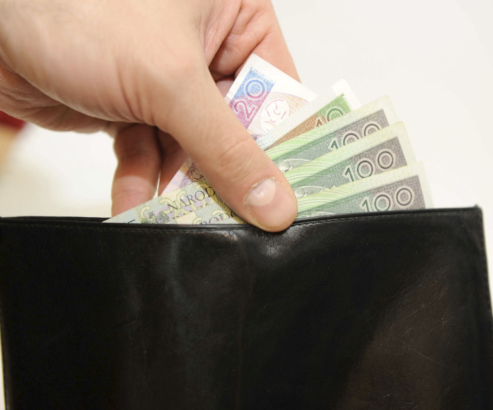 Przez drożyznę Polakom zostaje coraz mniej pieniędzy w portfelu