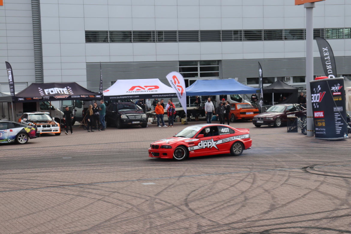 Poznań Motor Show 2024: Tak wyglądają pokazy driftu