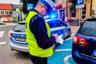 Znacznie więcej niż wstyd. Oto, co grozi za nieuprawnione parkowanie na miejscu dla niepełnosprawnych