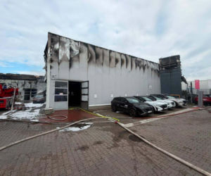 Pożar salonu samochodowego w stolicy