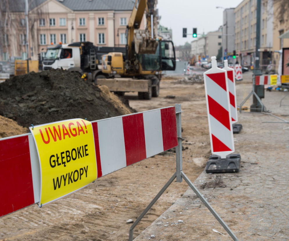 Na miejscu jest już policja i saperzy. Mieszkańcy i pracownicy okolicznych budynków zostali ewakuowani.