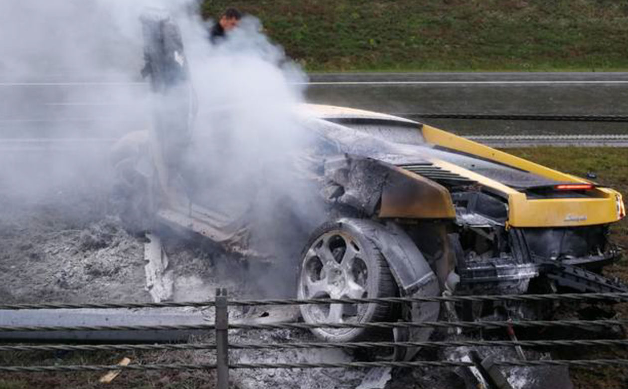 Luksusowe Lamborghini paliło się na A1 koło Tournia! W środku był 42-latek