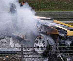 Luksusowe Lamborghini paliło się na A1 koło Tournia! W środku był 42-latek