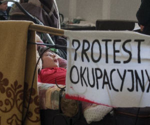 Protest rodzicow niepelnospranwych dzieci