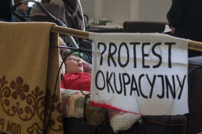 Protest rodzicow niepelnospranwych dzieci