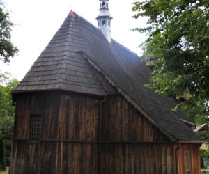 To jedna z najpiękniejszych małopolskich wsi. Kiedyś należała do dwóch zakonów