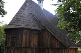 To jedna z najpiękniejszych małopolskich wsi. Kiedyś należała do dwóch zakonów
