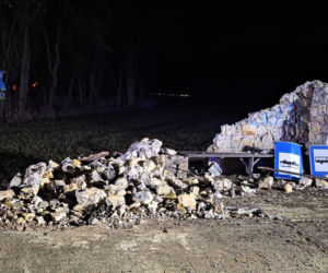 Tragiczny wypadek w powiecie rawickim. Auto uderzyło w murowany przystanek, 19-letni kierowca nie żyje