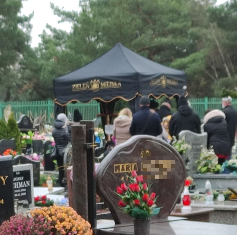 Zakatowana Zuzia jest już wśród aniołków. Widok maleńkiej urny łamie serce