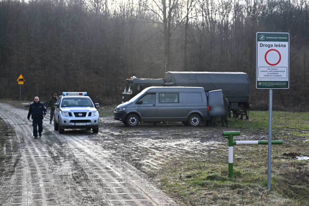 Lubelskie: 200 policjantów poszukuje obiektu, który wleciał w Polską przestrzeń powietrzną [ZDJĘCIA]