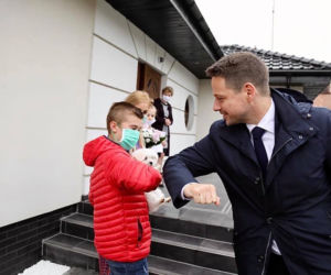 Trzaskowski nie przestrzega rządowych obostrzeń