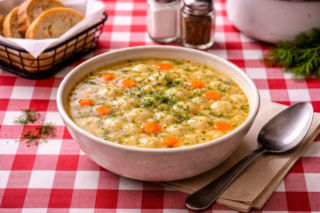 Zupa, którą jadło się w każdym barze mlecznym. Dziś mało kto ją gotuje, a szkoda, bo jest pyszna i tania