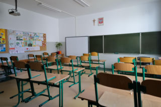 Krzyże w szkołach. Ministra Edukacji podjęła decyzję