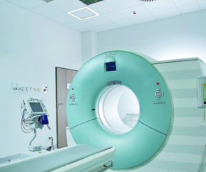 Podświetlane kasetony sufitu w szpitalu Enel-Med