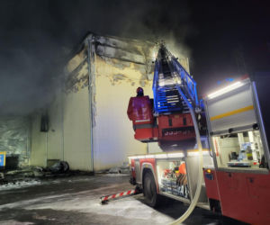 Duży pożar pod Częstochową. Płonie hala produkcyjna