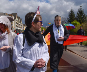 Happening pt. Na drugi koniec tęczy z Ojcem Tadeuszem. Chryja 2