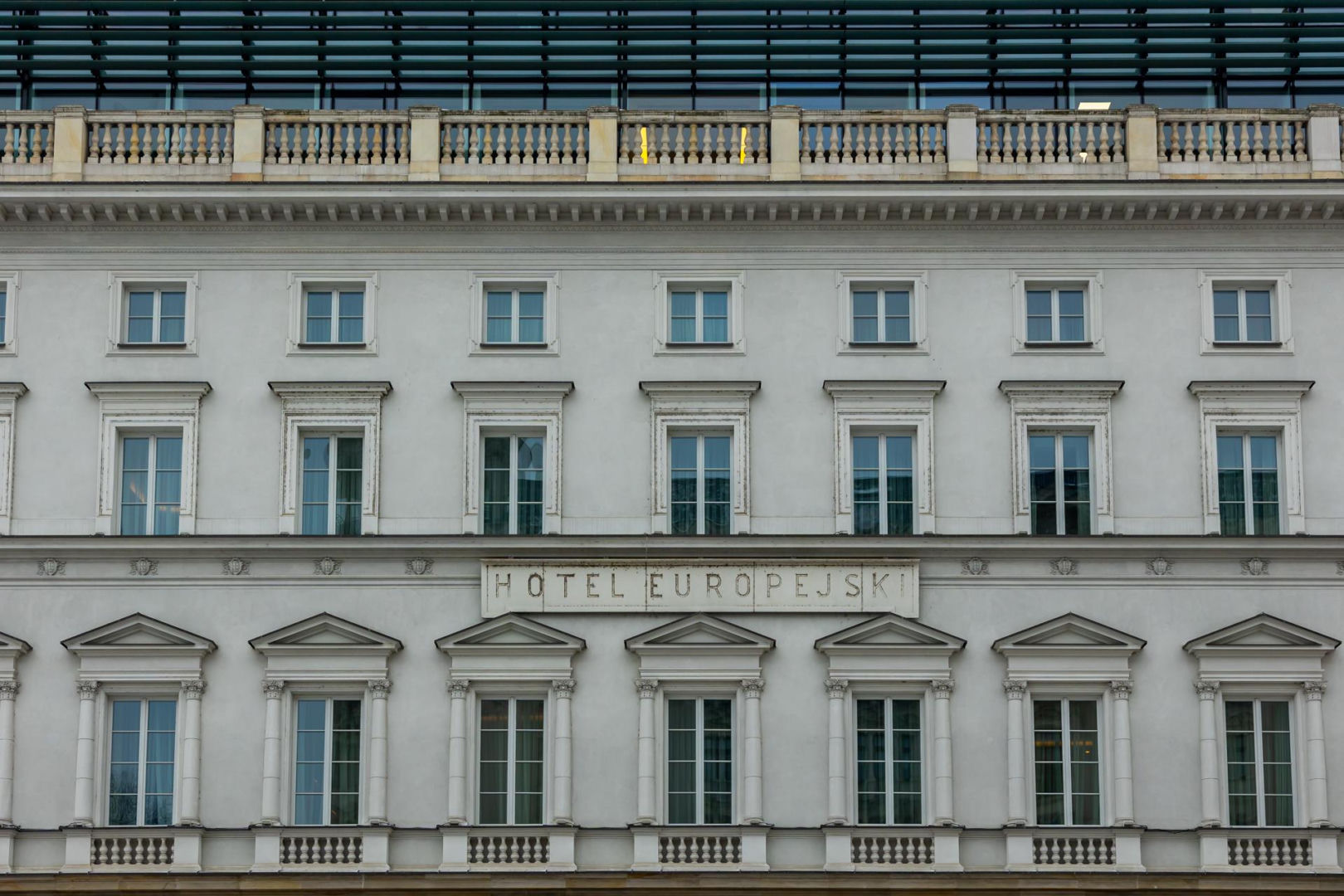 Hotel Europejski działa obecnie pod nazwą Raffles Europejski Warsaw