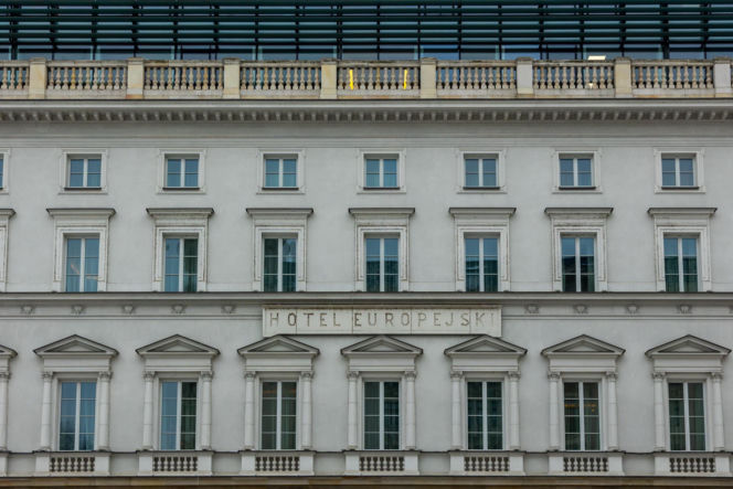 Hotel Europejski działa obecnie pod nazwą Raffles Europejski Warsaw