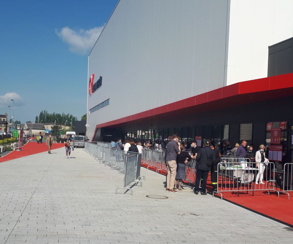 Ruszają szczepienia masowe w Arenie Ostrów