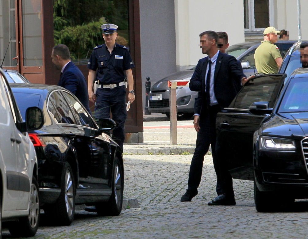Karol Nawrocki "mebluje" swoją kancelarię  