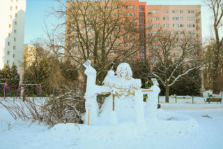 Wyjątkowe śniegowe rzeźby w Warszawie