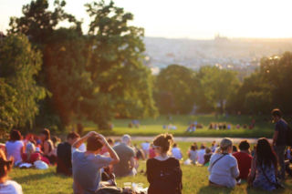 Horoskop na maj 2026 nie brzmi optymistycznie. Te dwa znaki zodiaku czeka niezły chaos 