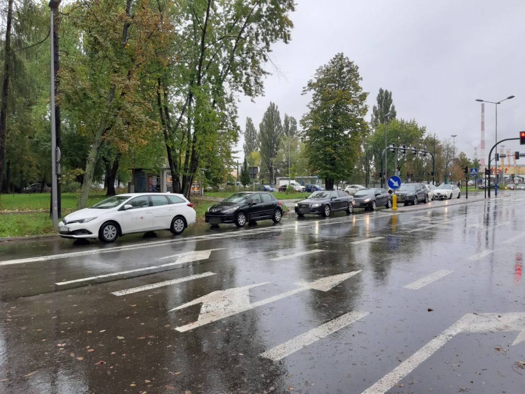 Kolejka do testu na koronawirusa