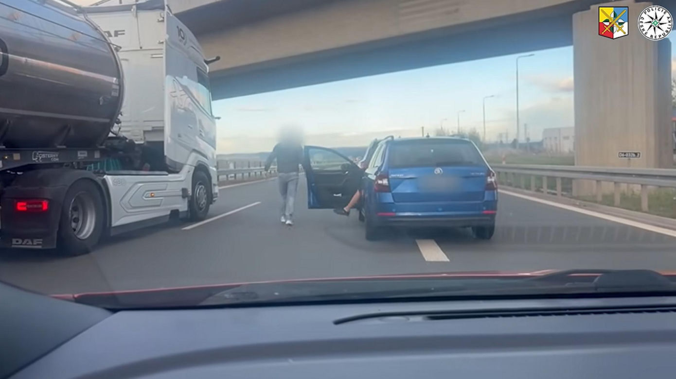 Bił kobietę na autostradzie, bo jechała zgodnie z przepisami! Wszystko nagrała jej 8-letnia córka