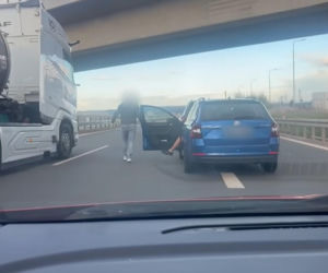 Bił kobietę na autostradzie, bo jechała zgodnie z przepisami! Wszystko nagrała jej 8-letnia córka