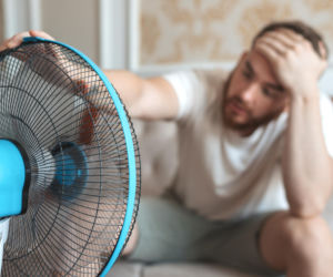 Domowe pożeracze prądu. Latem pracują pełną parą i kosztują fortunę