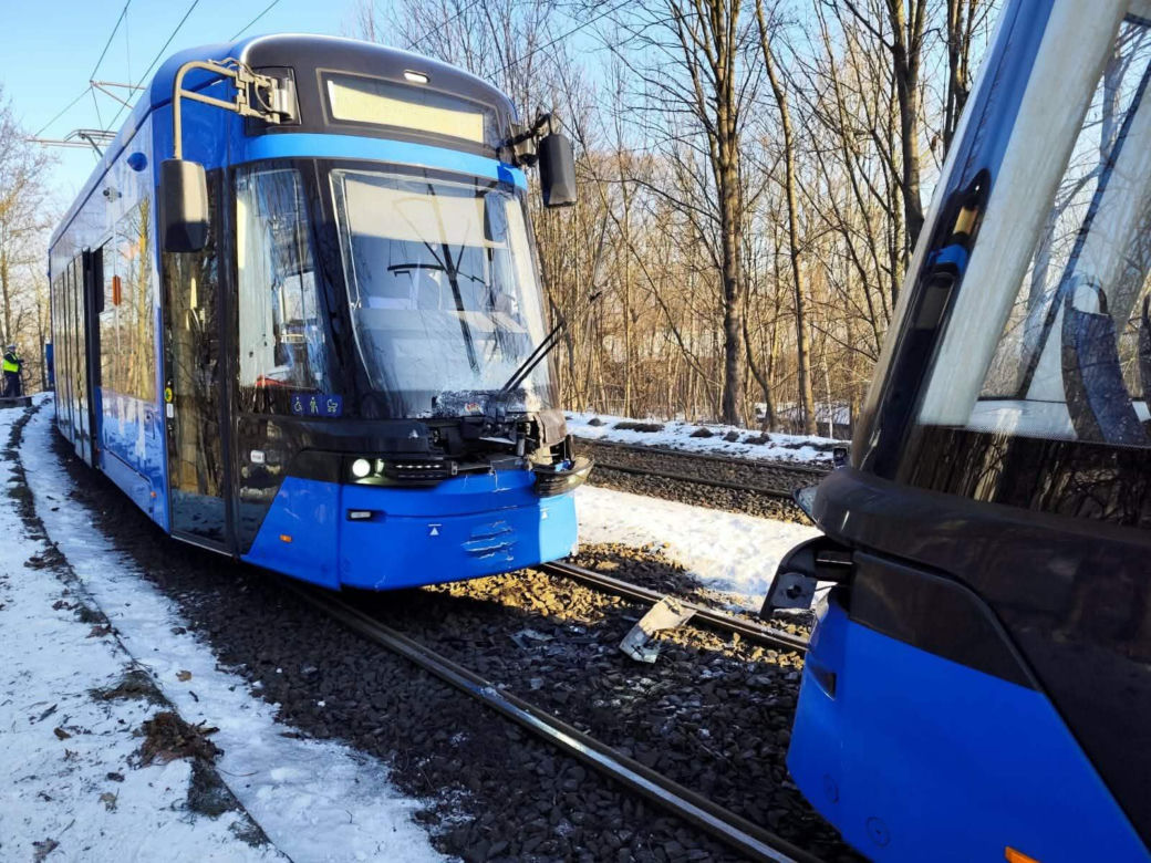 Kraksa tramwajów w Krakowie! Są ranni, utrudnienia komunikacyjne. Sprawdź zmienione trasy