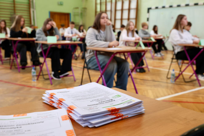 Co można znaleźć w przeciekach arkuszy CKE? Internet znów kusi „pewniakami” z egzaminu ósmoklasisty