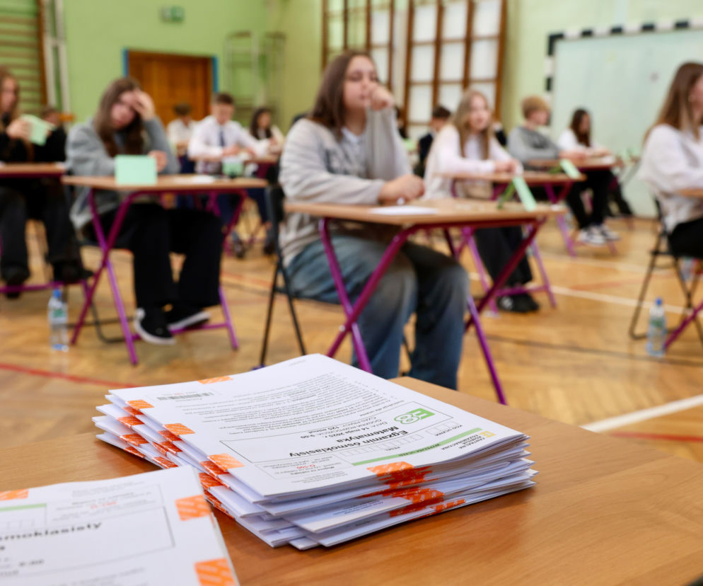 Panika przed E8 z matematyki. Uczniowie szukają przecieków, boją się niespodzianek po polskim