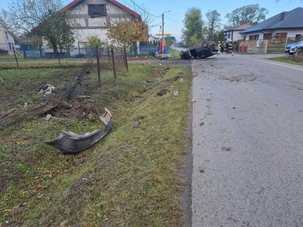 Nocny wypadek w Brzozowej. BMW wypadło z drogi