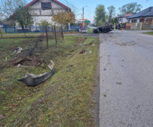 Nocny wypadek w Brzozowej. BMW wypadło z drogi