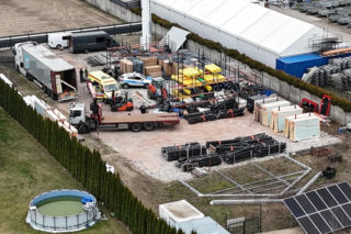 Potworny wypadek. Pracownik przygnieciony przez okno. Jego serce się zatrzymało